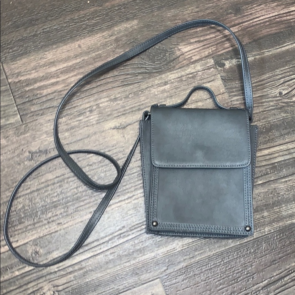 Universal Thread cross body bag!